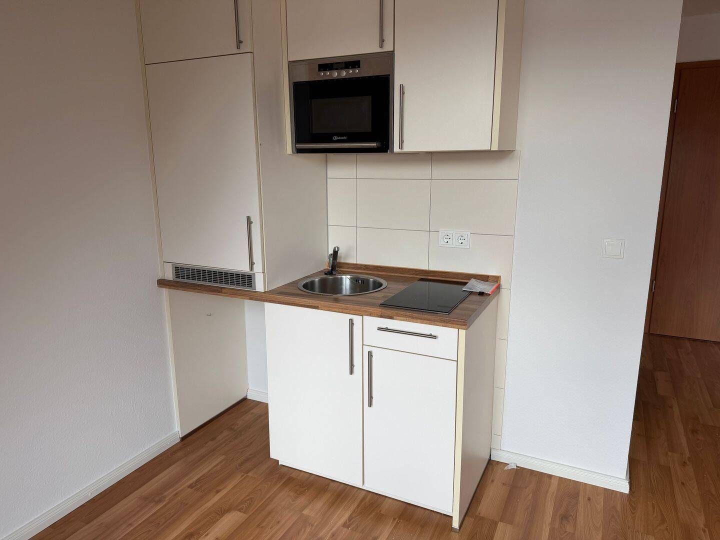 Helle 1-Zimmer Wohnung im Dachgeschoss nahe Hauptbahnhof – Lübeck – Vorschaubild 4