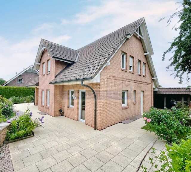 Verkauft ! Exklusives Einfamilienhaus-Feldrandlage-Strandnähe-Erdwärme-Energieklasse A+ – Grömitz – Bild 1 von 9
