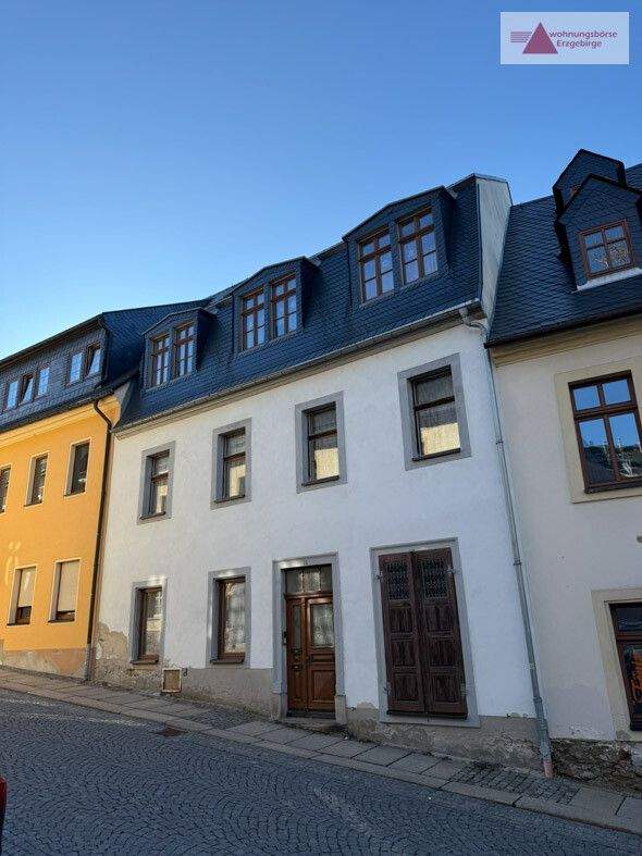 Zweifamilienhaus mit großem Nebengebäude in zentraler Lage von Annaberg-Buchholz - viel Potenzial