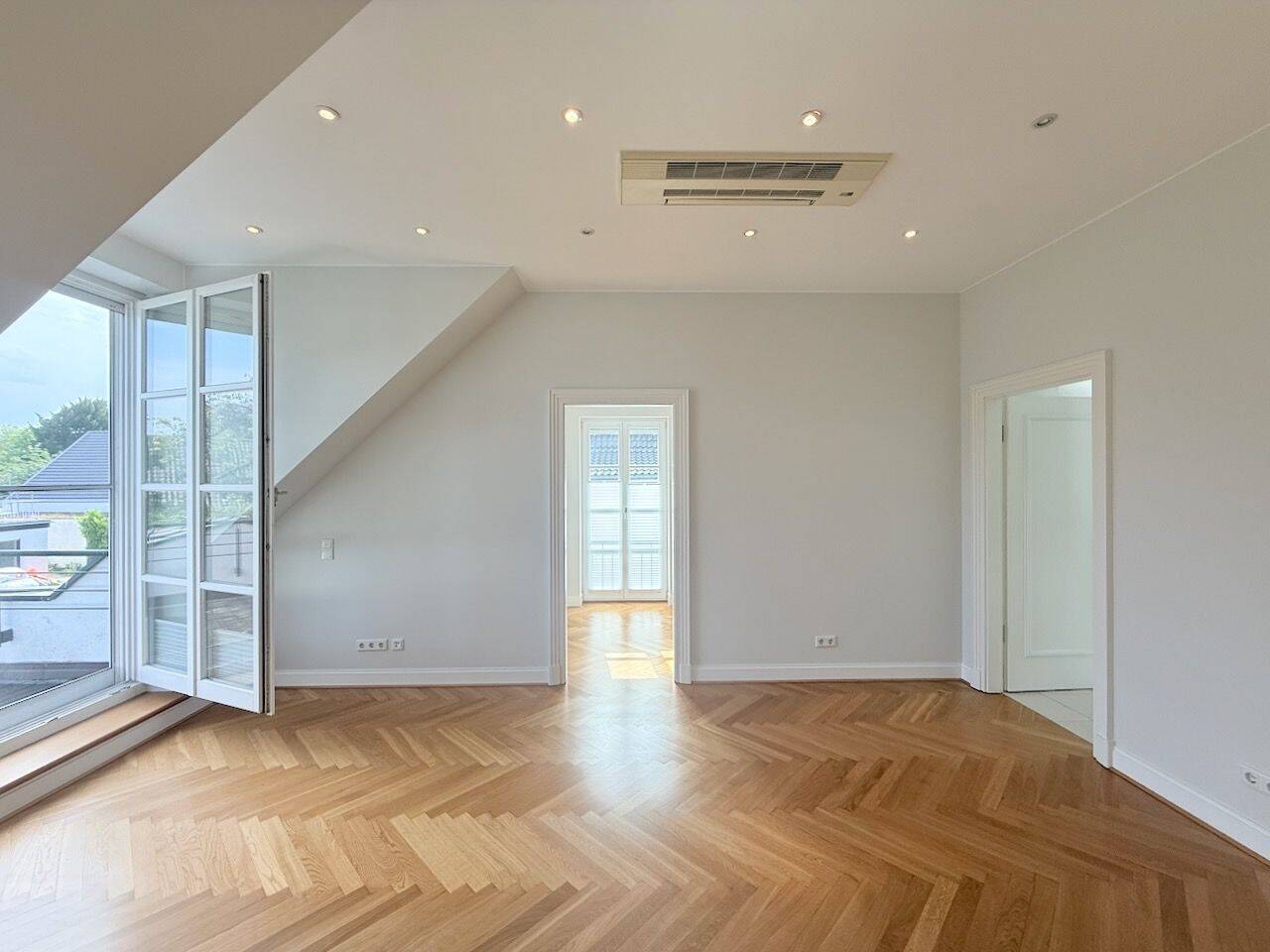 Weiße Siedlung - Großzügige und renovierte Familien-Villa mit Garten und zwei Garagen – Düsseldorf – Vorschaubild 8