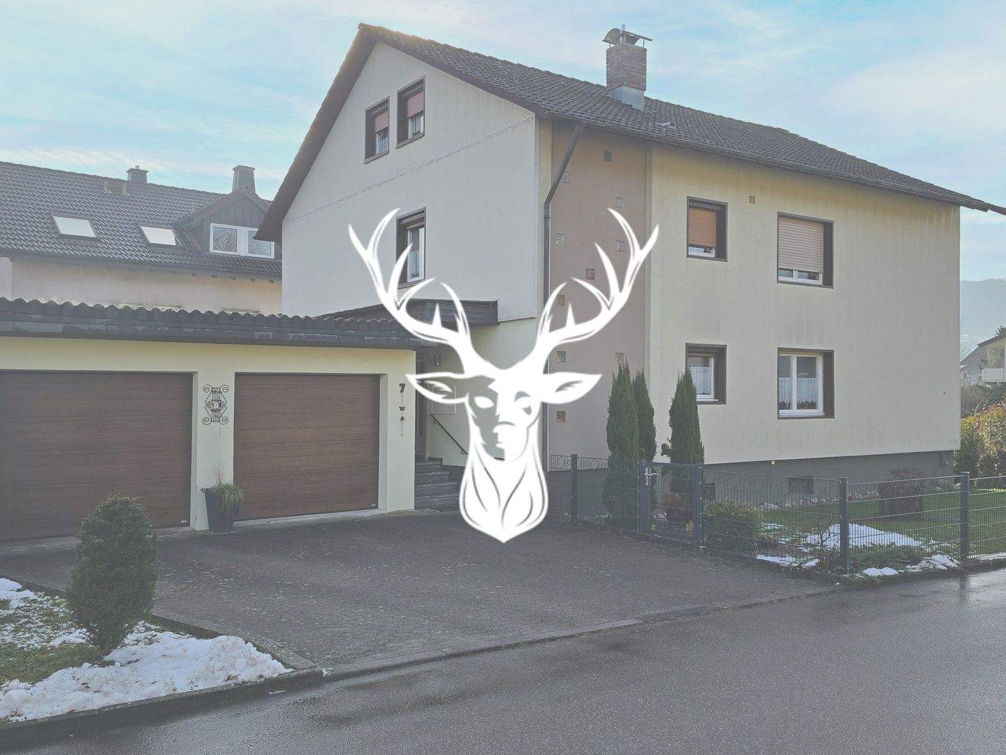 *RESERVIERT*Gepflegtes Zweifamilienhaus mit Grundstück in bester Lage von Lauchringen zu verkaufen – Lauchringen – Bild 1 von 9