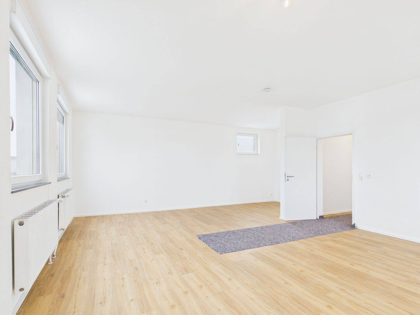 Wohnen mit Charakter: 4-Zimmer-Wohnung mit Hausmeistertätigkeit in Neu-Ulm