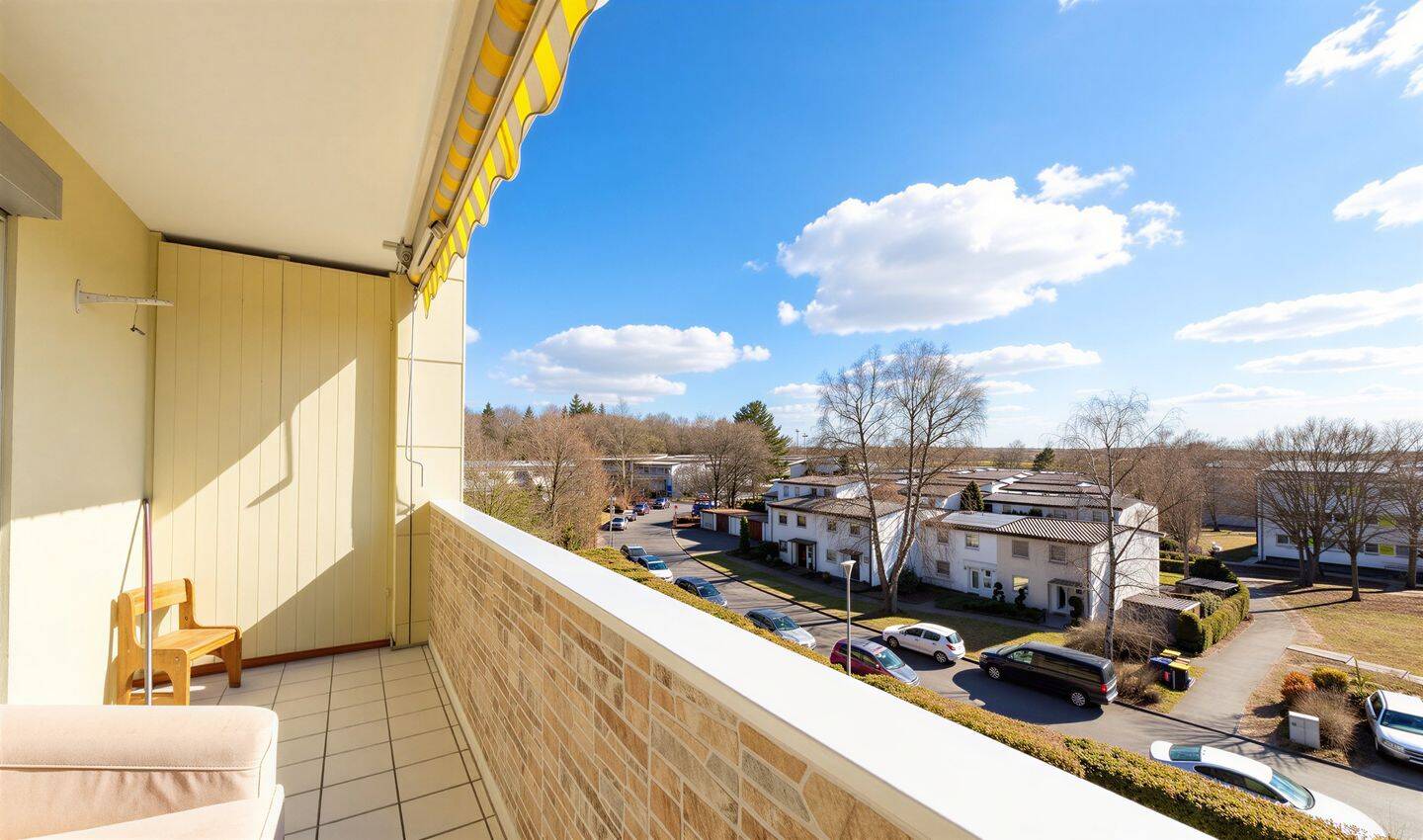 Sonnige 3-Zimmer-Wohnung mit Westbalkon, Aufzug & Einzelgarage - Energieklasse B – Reutlingen – Bild 1 von 9