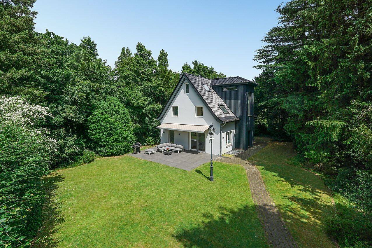 Modernisiertes Einfamilienhaus mit großem Garten in urbaner Bestlage – Düsseldorf – Vorschaubild 2