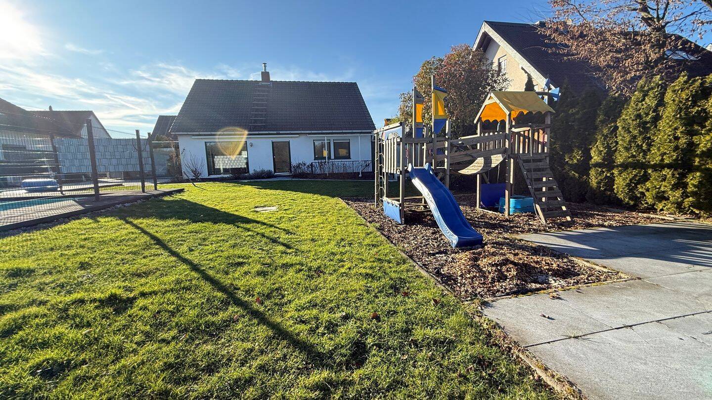 Traum Grundstück trifft modernen Wohnkomfort - 6 Zimmer, Pool, Sauna & Dampfsauna