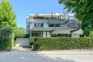 TOP-Lage im Herzogpark: Großzügige 6-Zimmer-Gartenwohnung