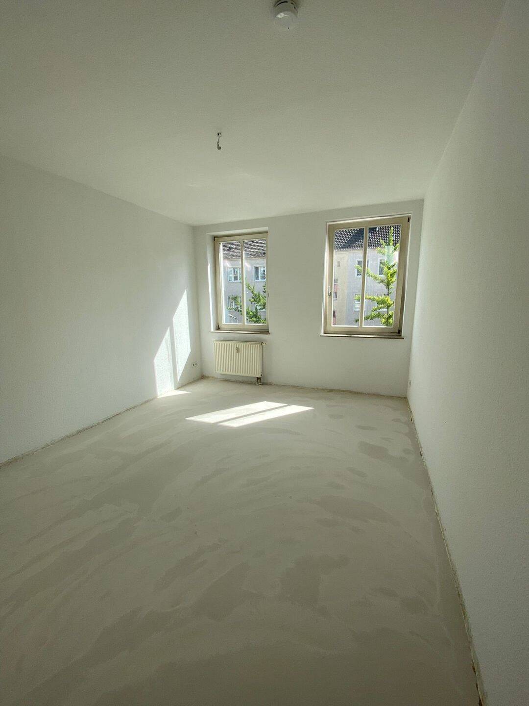 Gemütliche 2 Zimmer Wohnung mit Balkon *Wannenbad mit Fenster *moderner Vinyl (wird gerade verlegt)*Aufzug *Keller
