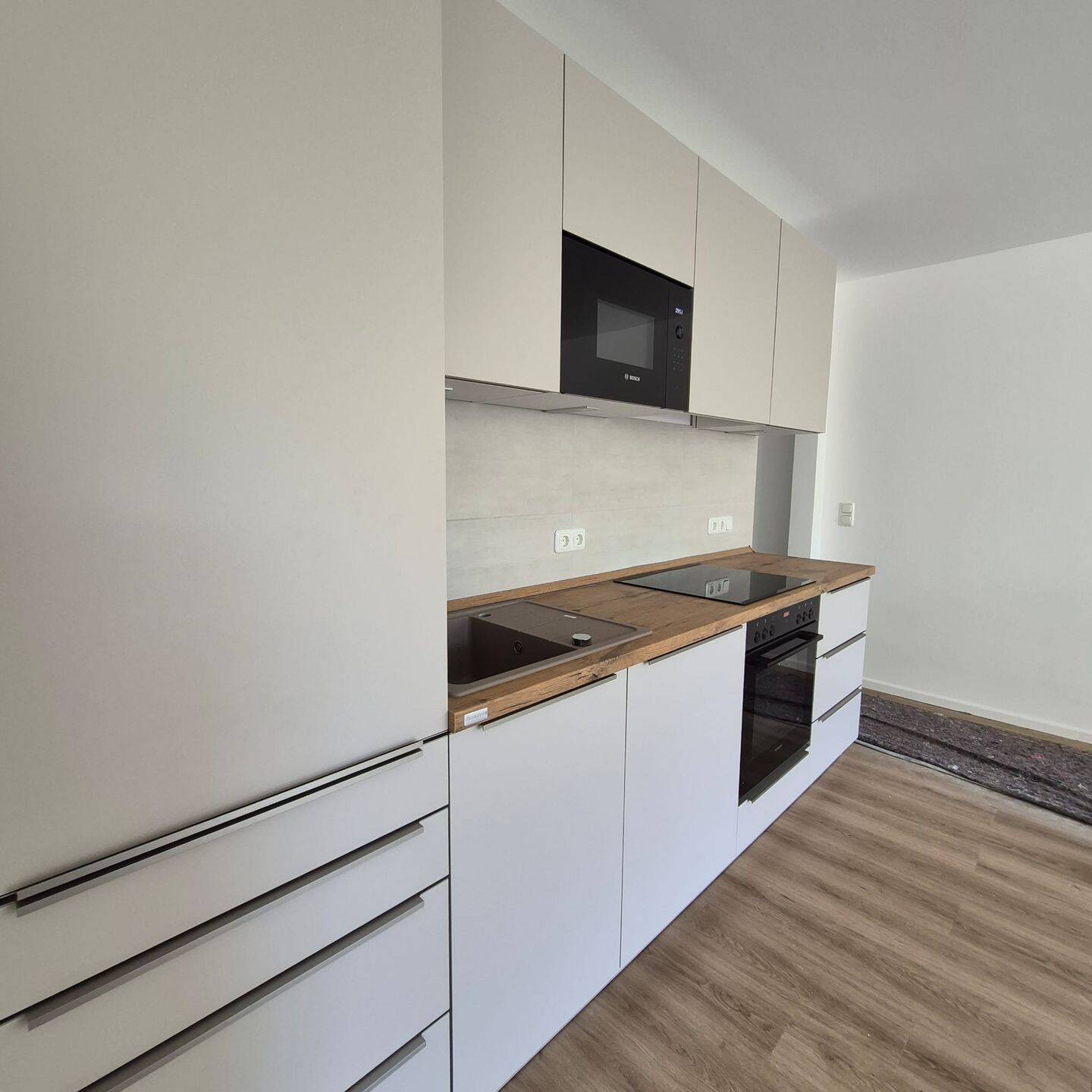 Lichtdurchflutete 4-Zimmer-Wohnung auf 3 Ebenen mit 2 Balkonen und Einbauküche! – Hamburg – Vorschaubild 6