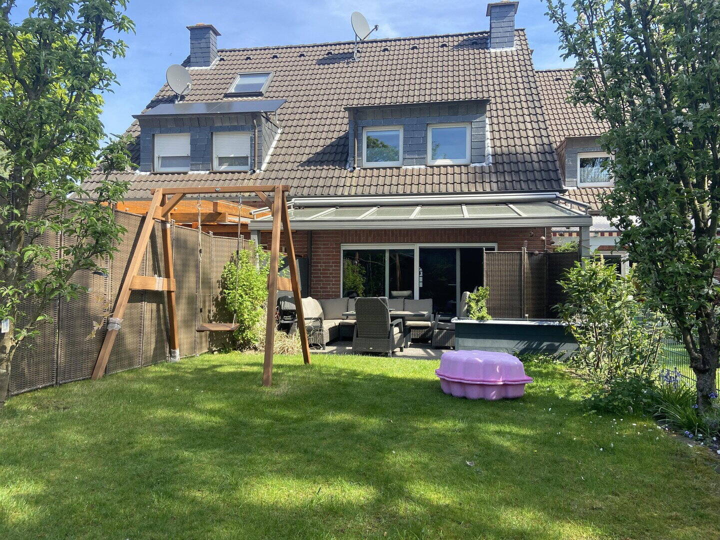 Modernes Reihenmittelhaus mit Südgarten & Garage in ruhiger Lage von Solingen-Wald – Solingen – Bild 1 von 9