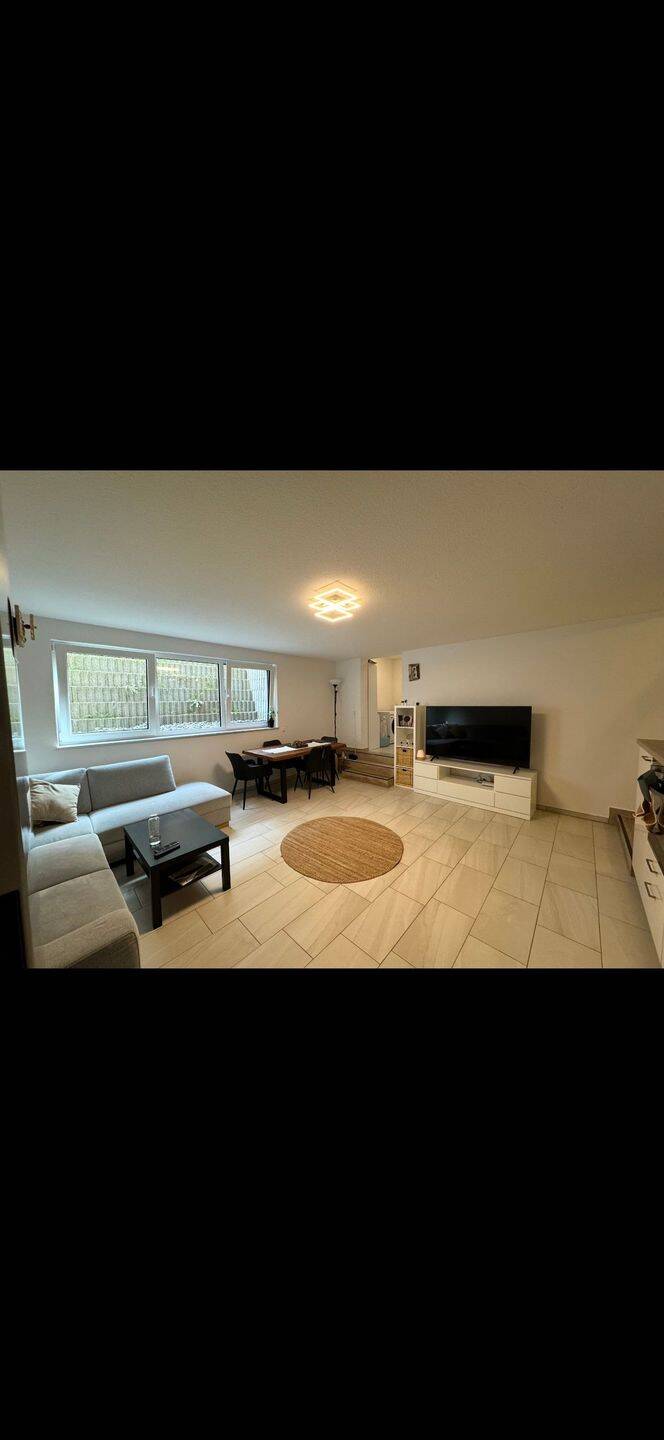 Moderne 2-Zimmer-Souterrainwohnung mit Einbauküche, Stellplatz & separatem Eingang