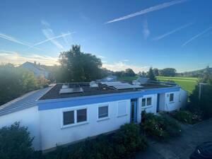 Bungalow in bester Lage Altdorfs, eingebettet in viel Grün und mit vielseitigen Ausbaumöglichkeiten!
