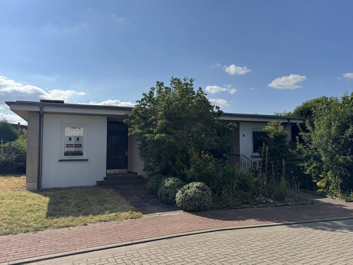 Ihr neues IMMOBILIEN QUARTIER: Imposanter Bungalow mit viel Potenzial in Bad Nenndorf