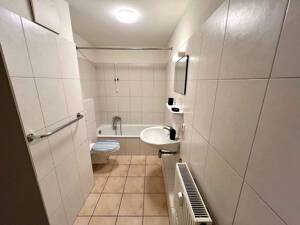 Großzügige 1-Zimmer-Dachgeschoss-Wohnung Saniert mit Aufzug und Stellplatz – 24103 Kiel – Vorschaubild 7