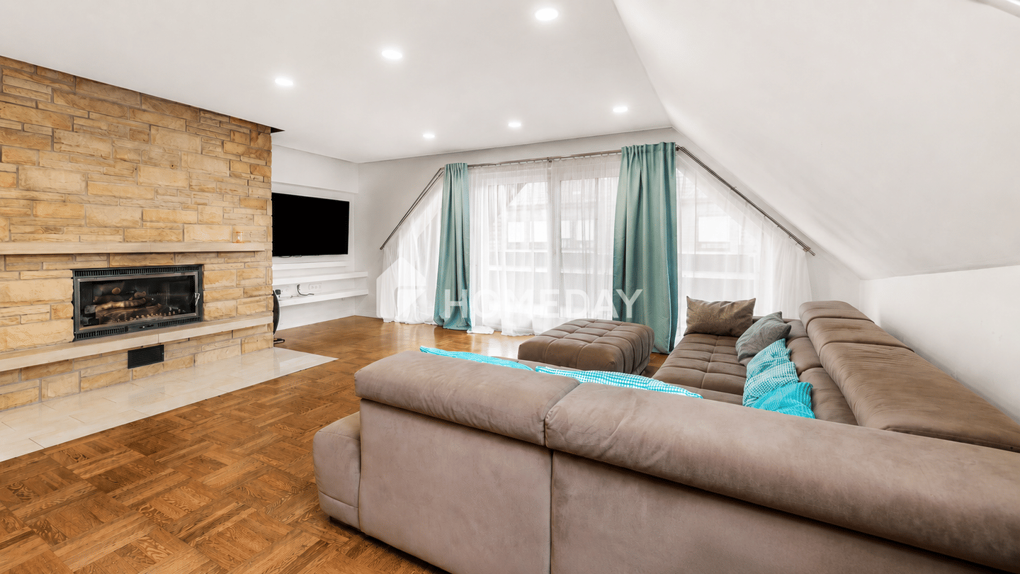 Sonnige Wohlfühlwohnung mit Kamin, Südbalkon und barrierearmem Komfort