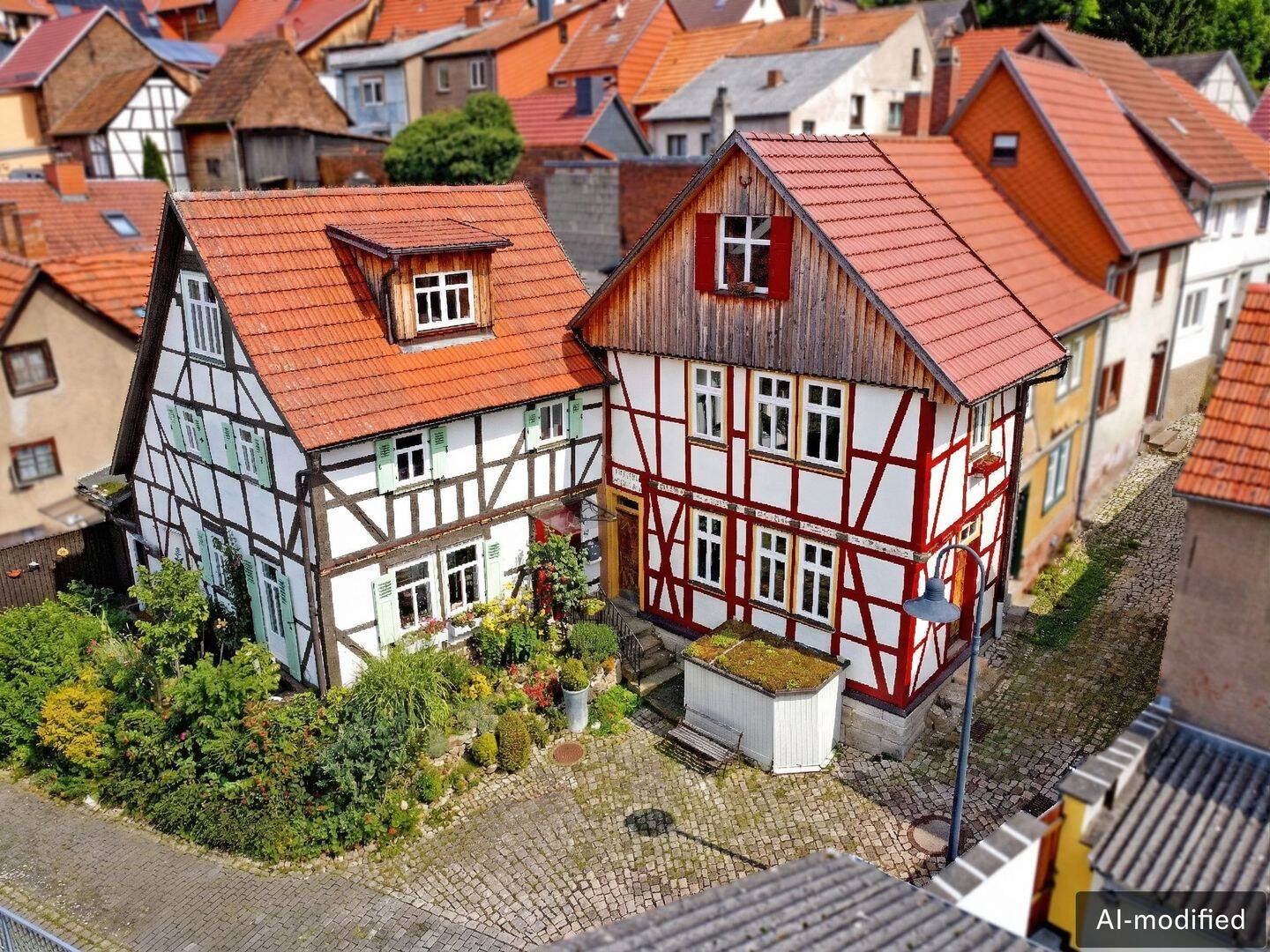 Historisches Fachwerkensemble: Sanierte Wohnidylle trifft kreatives Ausbaupotenzial