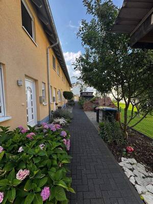 Ruhiges RMH in Schloß Neuhaus – Outdoor-Küche & Carport inklusive