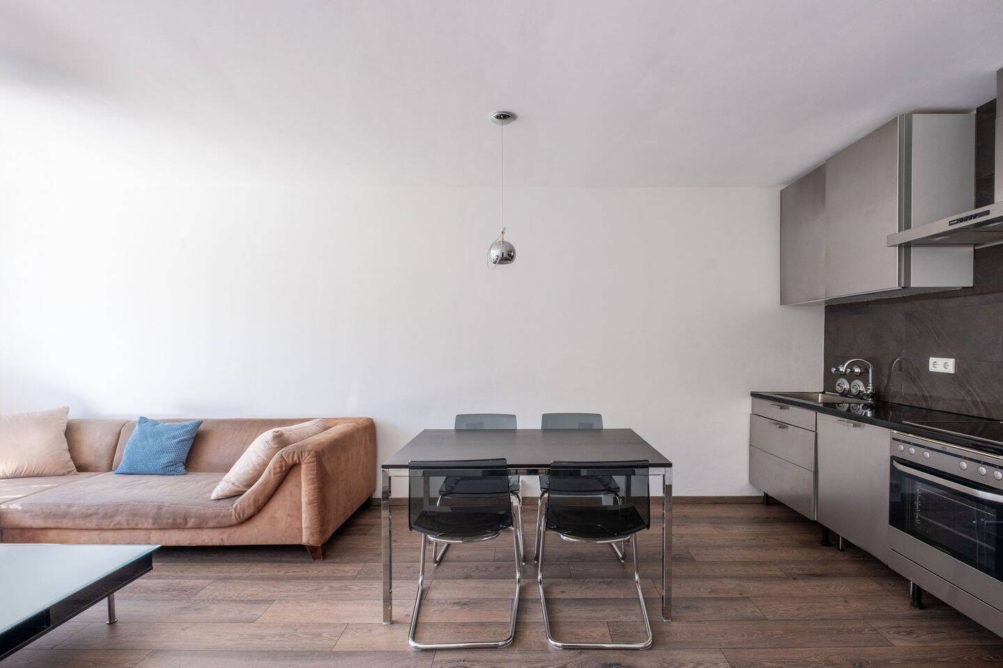 Möblierte 2-Zimmer-Wohnung am Hackeschen Markt mit Blick auf den Fernsehturm – Berlin – Vorschaubild 3