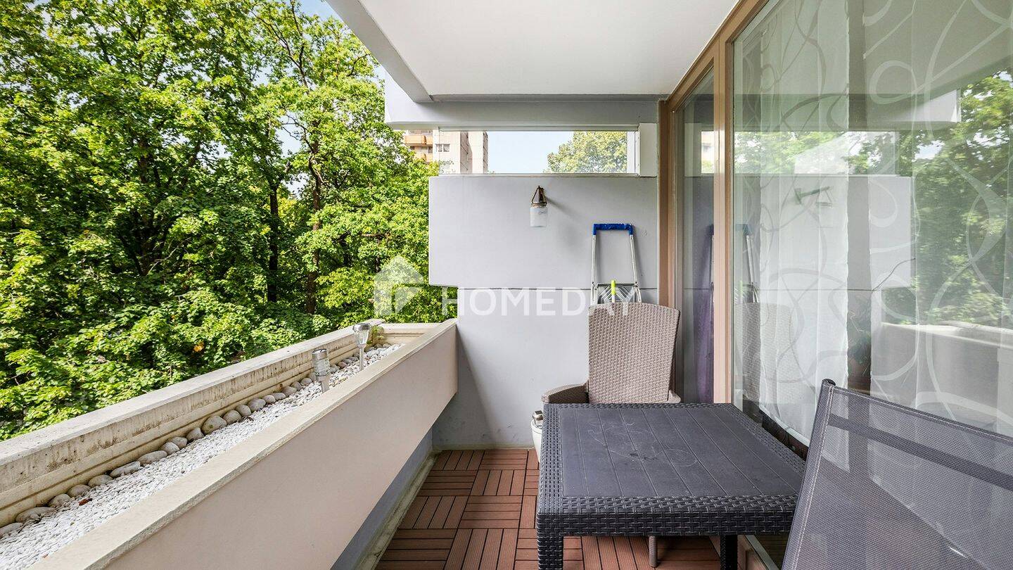 Gepflegte Eigentumswohnung mit Balkon, TG-Stellplatz und Aufzug – München – Vorschaubild 3