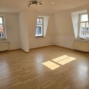 Freie gemütliche sonn. 2,5 DG-Mais.-Wohnung mit mod. EBK + Stellplatz in ruhiger Lage v. Dresden-Löbtau