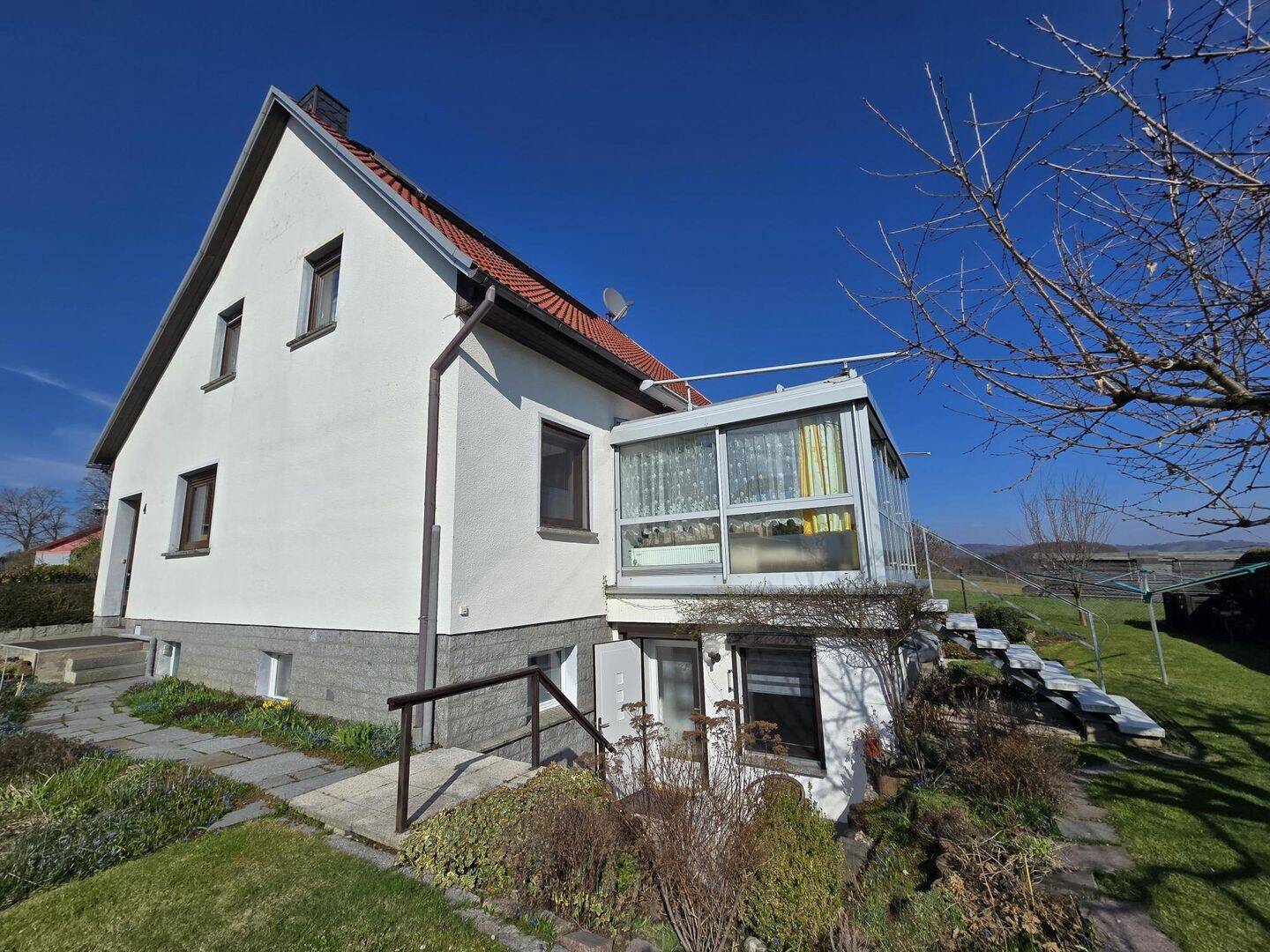 Einfamilienhaus in Lichtenhain zu verkaufen - Wohnen mit Weitblick & Ferienvermietungspotenzial – Sebnitz – Bild 1 von 9
