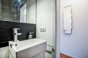 Helles, stilvolles Apartment mit Balkon und modernem Wohnkomfort (möbliert) – 50996 Köln – Vorschaubild 8