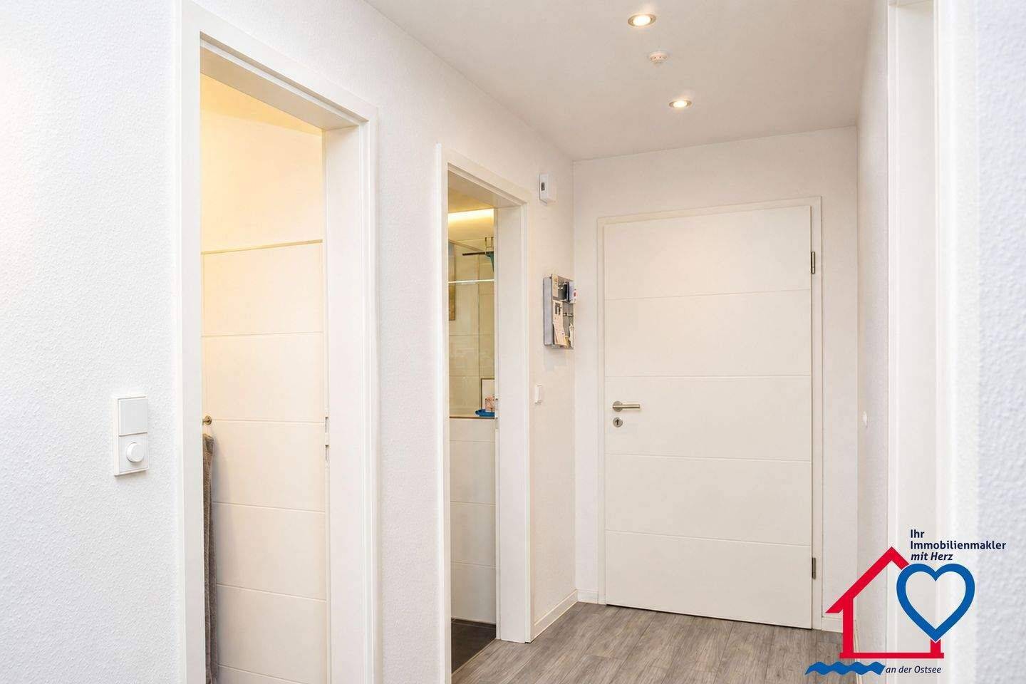 Viel Platz in Ostseenähe: Haus mit Pool, PV, Keller, Balkon, Terrasse & Doppelcarport – Schwartbuck – Vorschaubild 3