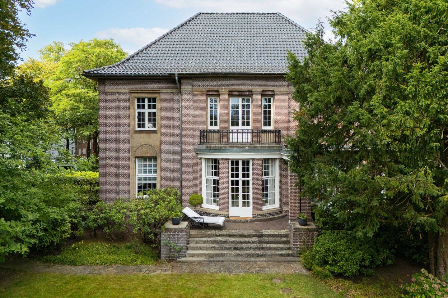 STADTVILLA ZUM VERLIEBEN - Zeitlose Eleganz trifft auf historische Substanz! – Bocholt – Bild 1 von 9