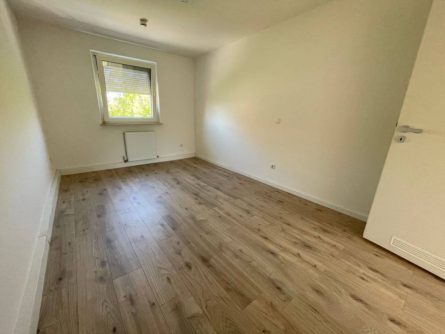 Helle 2-Zimmer Wohnung im 4.OG am Südstadtpark in Fürth! – Fürth – Vorschaubild 2