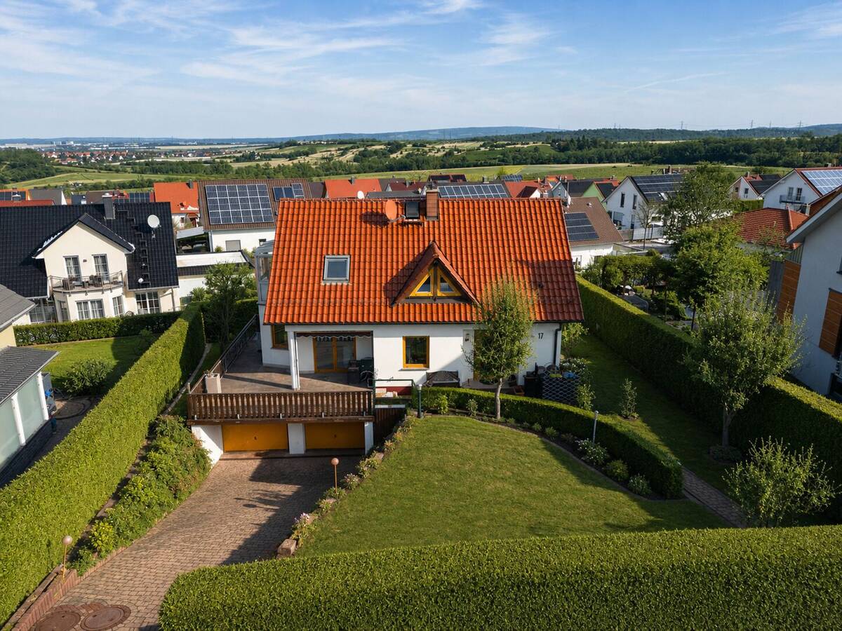 Familienfreundliches Einfamilienhaus mit Vollkeller und Südwest-Terrasse – 99099 Erfurt – Bild 1 von 9