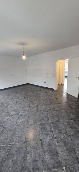 Sehr schöne renovierte 3 Zimmer Wohnung in Gelsenkirchen zu vermieten – 45881 Gelsenkirchen – Vorschaubild 2