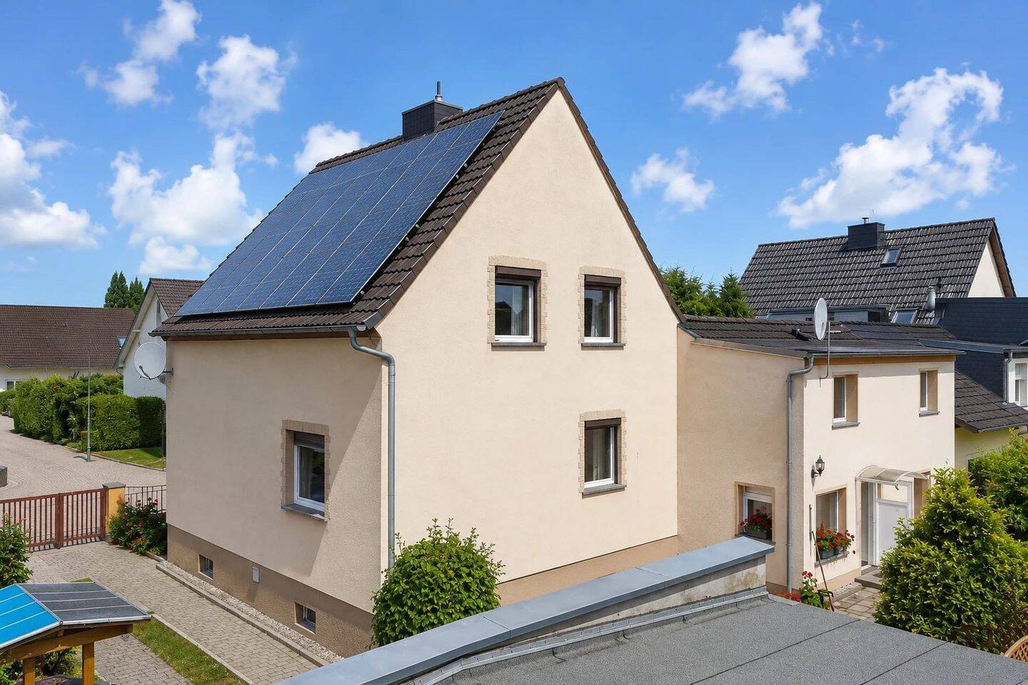 Wohnträume für Generationen: Viel Raum, großer Garten und Doppelgarage in Magdeburg-Alt Olvenstedt – Magdeburg – Vorschaubild 3
