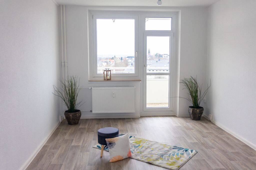 Sofort verfügbare 3-Raum-Wohnung mit Balkon – Chemnitz – Vorschaubild 2