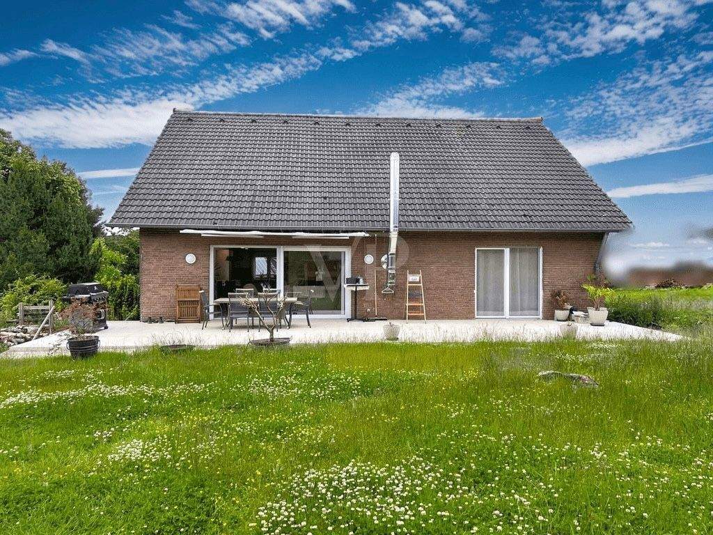 Ein warmes Zuhause, das Geborgenheit schenkt und Platz für Zukunftsträume bietet – Nettersheim – Bild 1 von 9