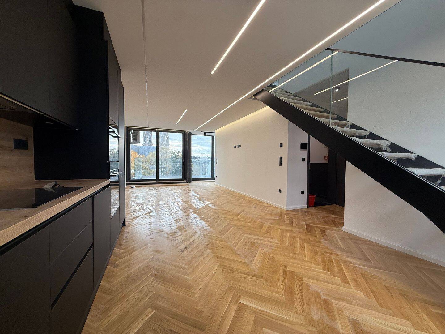 Panoramablick über Düsseldorf / Exklusive Penthouse-Maisionettenwohnung inkl. EBK in Düsseldorf S