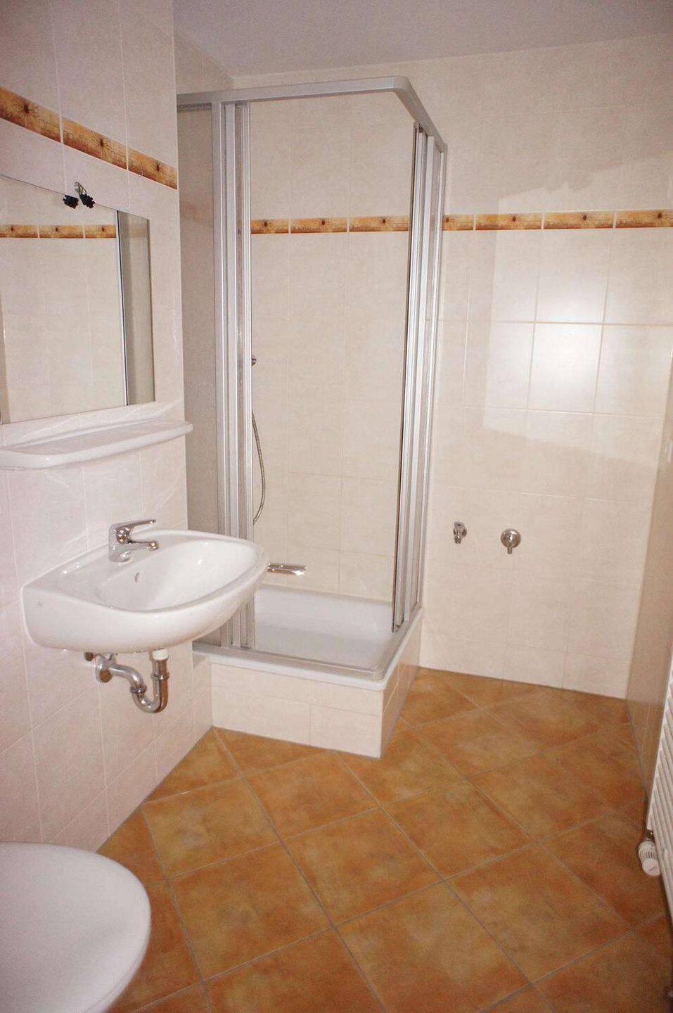 Balkon , Bad mit Dusche ! Wohnen an der Humboldthöhe – Chemnitz – Vorschaubild 3