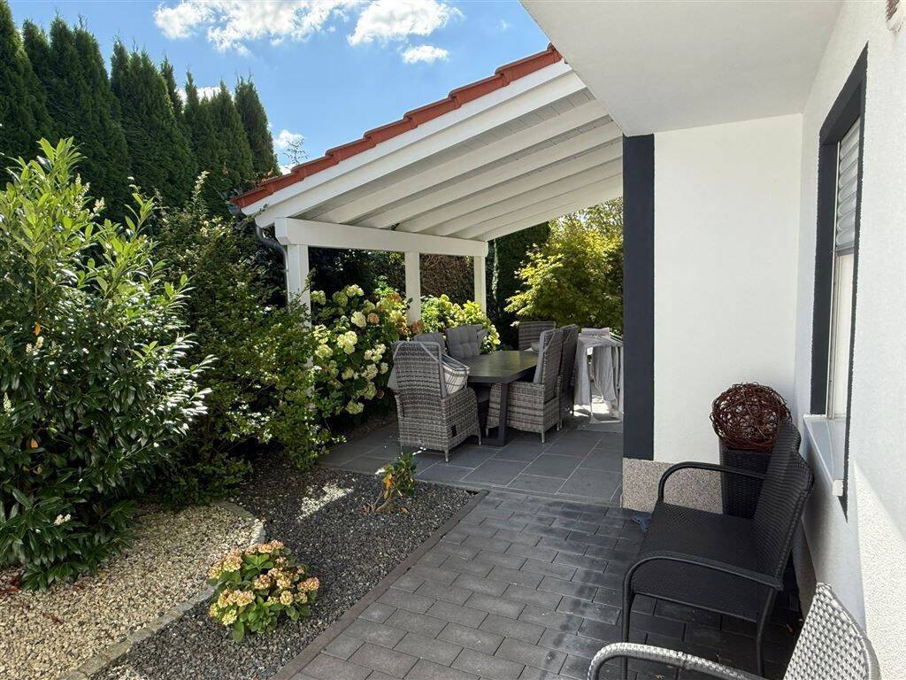 Modernes Familiendomizil mit schönem Garten, Wärmepumpe und Top-Verkehrsanbindung – Landau an der Isar – Vorschaubild 4