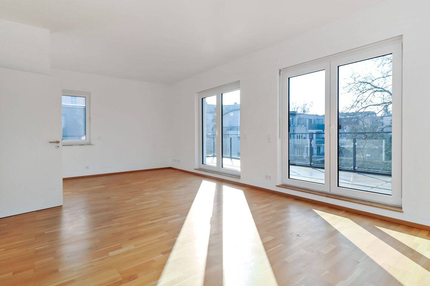 Sonnenoase & Ruhe: Exklusives Penthouse mit umlaufender Terrasse, Aufzug & Tiefgarage – Berlin – Vorschaubild 2