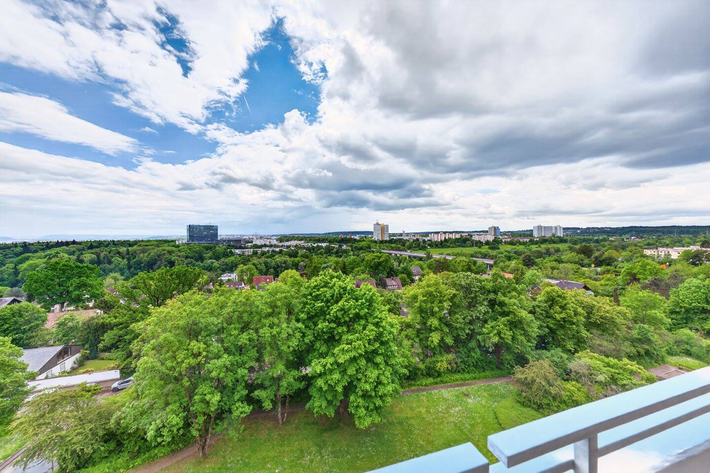 HOCH HINAUS - Gepflegte 3-Zimmer-Wohnung mit traumhaftem Fernblick & TG in Stuttgart-Möhringen – Stuttgart – Vorschaubild 9