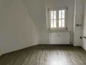 Schöne 3-Zimmerwohnung mit modernisierten Tageslichtbad und Laminat... – 47259 Duisburg – Vorschaubild 4
