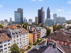 SKYLINE VOM EIGENEN BALKON GENIESSEN - Sanierte 3-Zimmer-Wohnung in zentraler A-Lage Bockenheims