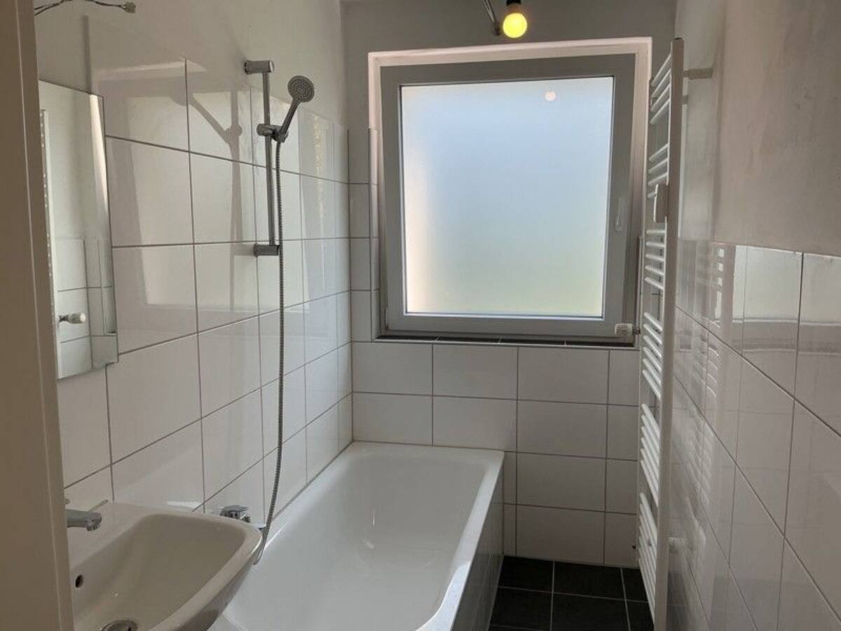 Sanierte Wohnung in energetisch saniertem Haus! – 49088 Osnabrück – Bild 1 von 8