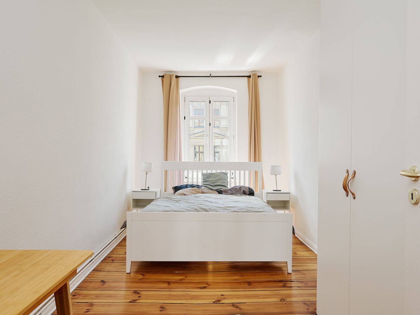 Klassische 2-Zimmer-Altbauwohnung mit großzügigem Wohnbereich und Dielenboden – Berlin – Vorschaubild 2