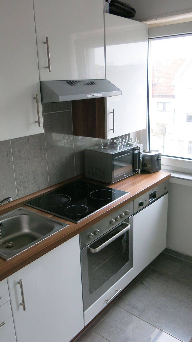 Helle, hochwertig möblierte 1-Zimmer-Wohnung mit Balkon in Bestlage der Mannheimer L-Quadrate – Mannheim – Vorschaubild 3