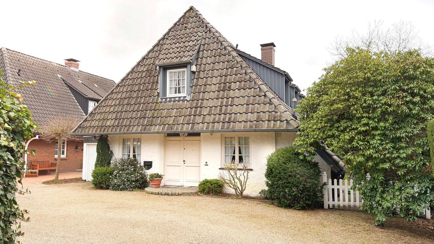 RESERVIERT! Exklusives Wohnen in Oberneuland - Freistehendes Einfamilienhaus mit Kamin und Garage – Bremen – Vorschaubild 2