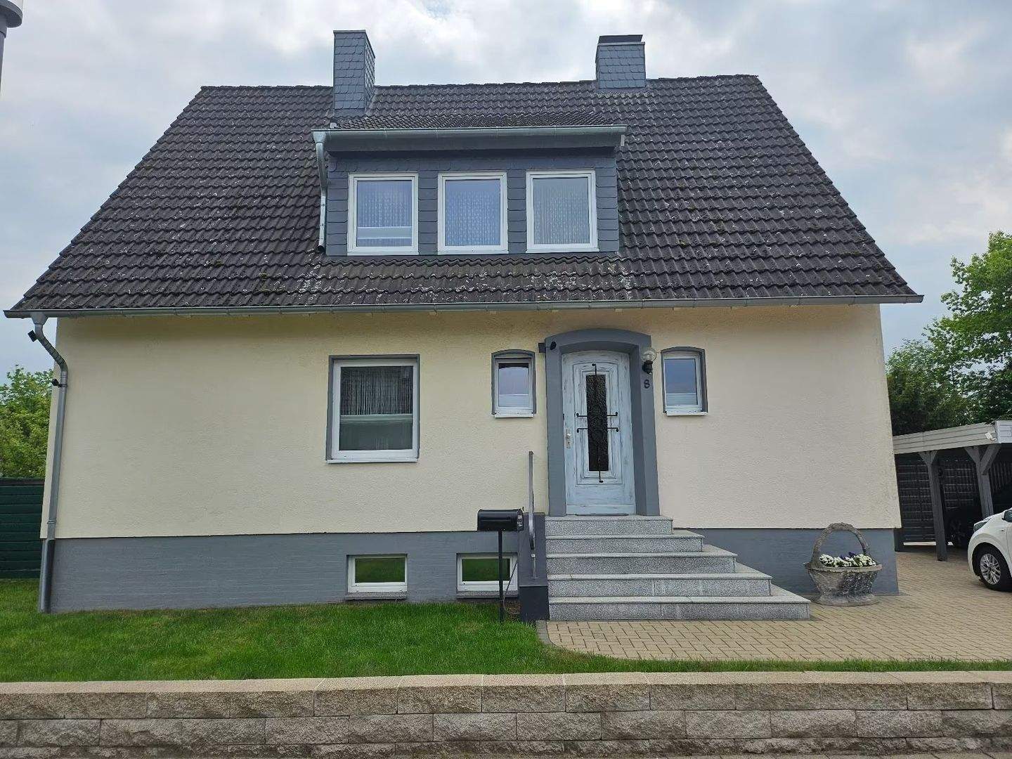 Gepflegtes Zweifamilienhaus in Top-Lage von Peine - provisionsfrei für den Käufer – Peine – Bild 1 von 9