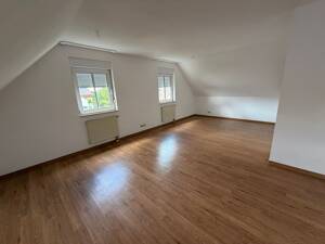 Sonnige, große 3-Zimmer-DG-Wohnung mit riesigem Wohn-/Esszimmer in ruhiger, gepflegter, kleiner Anlage mit Balkon und Gemeinschaftsgarten ab sofort – 90766 Fürth – Vorschaubild 5