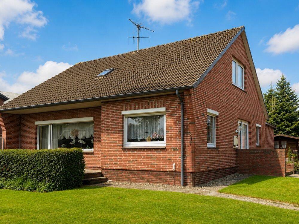 Einfamilienhaus mit großem Garten und Garage mit Werkstatt in Albersdorf
