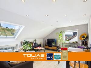 Die Tür geht auf, der Blick hinauf: 4-Zimmer mit Südbalkon und Weitsicht in Feuerbach!