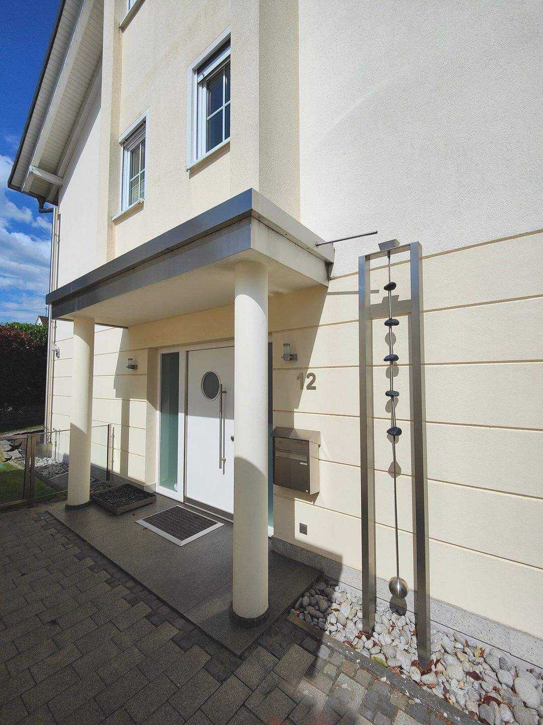 *** Vor den Toren Frankfurts - Exklusive Doppelhaushälfte mit hochwertiger Einbauküche & Garage! *** – Dreieich – Vorschaubild 2