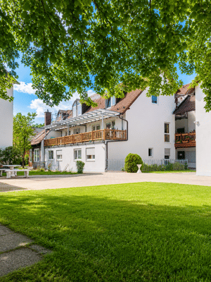 Schöne ruhig gelegene 2-Zimmer-Wohnung mit Balkon im Grünen
